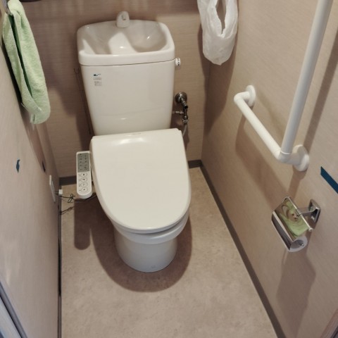 茨木市　Ｆ様邸　補高便座への交換工事サムネイル