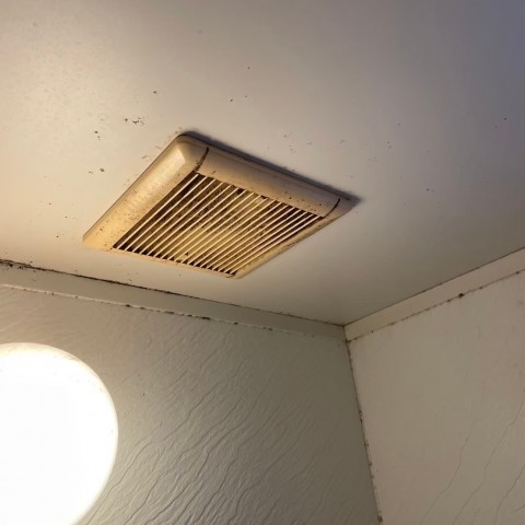豊中市　Ｉ様邸　浴室換気扇を交換しました。サムネイル